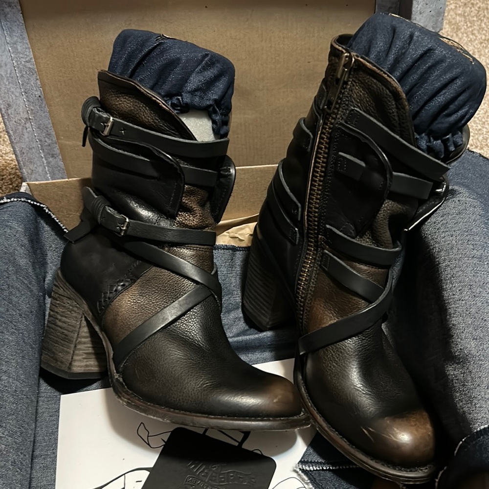 Worn only a couple times! These are handmade, real leather boots! Super cute!